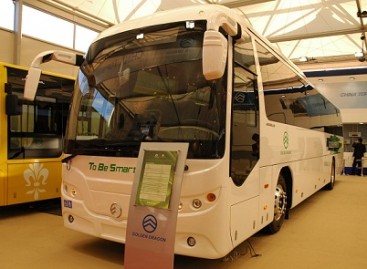 Kiniečiai surinkinės autobusus Uzbekistane